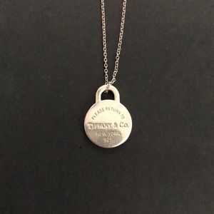Tiffany & Co necklace round